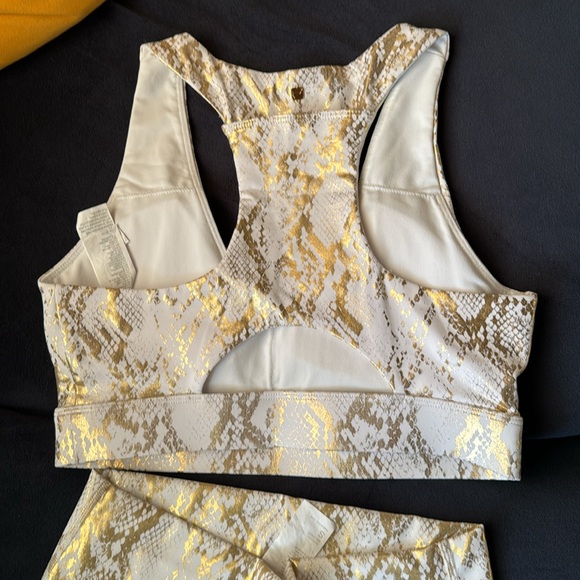 Fabletics define PowerHold HR legging 7/8 legging & bra - Picture 5 of 8